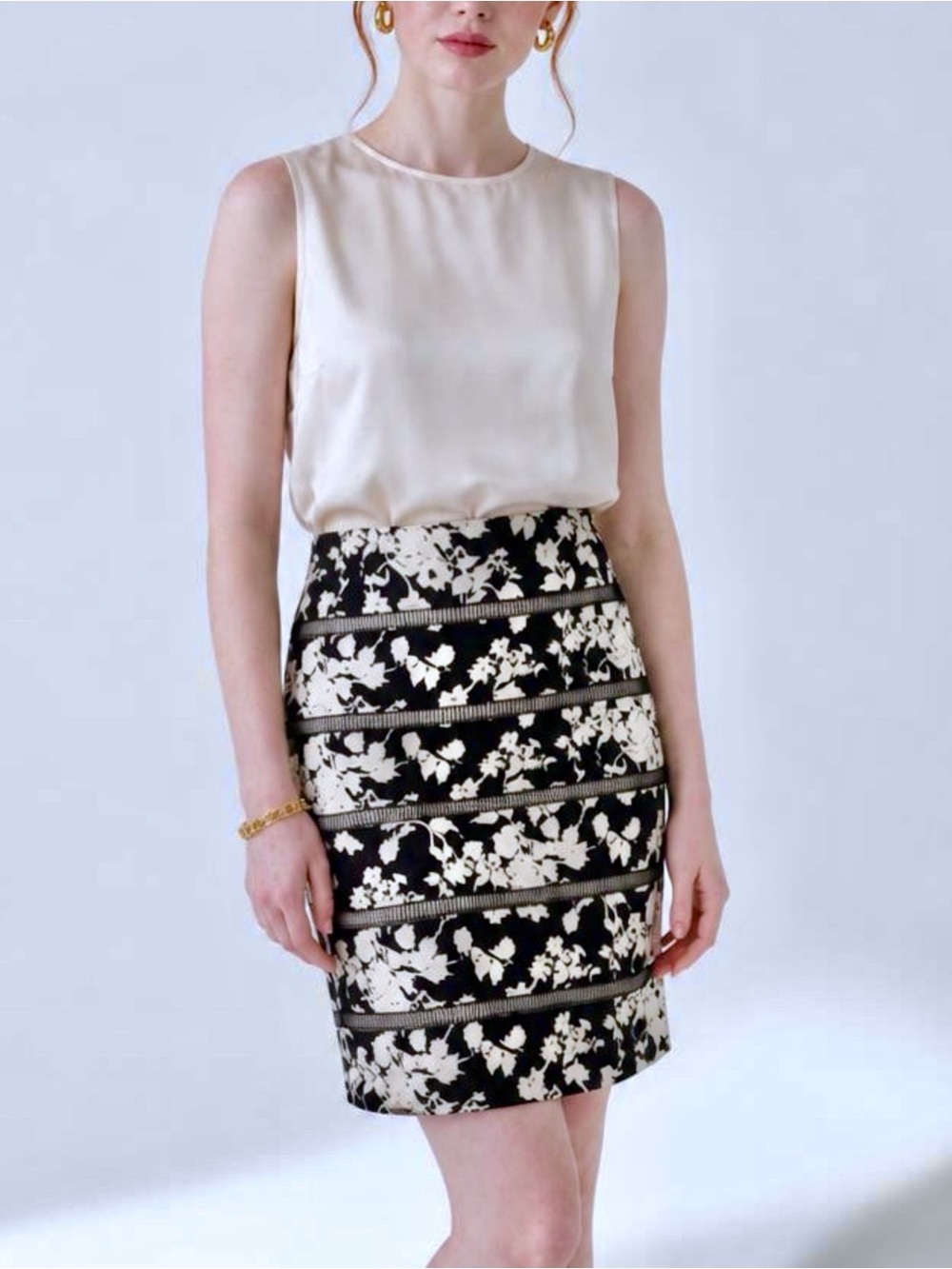 White House Black Market Floral Black White Pencil Skirt Womens Size 8 Business